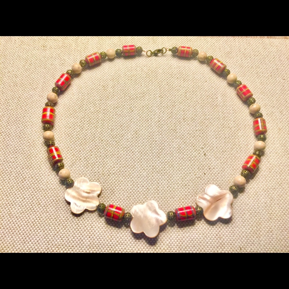 Vintg.70’s Shell Flower,Venetian&Bronze Filigree Bead N’klace.